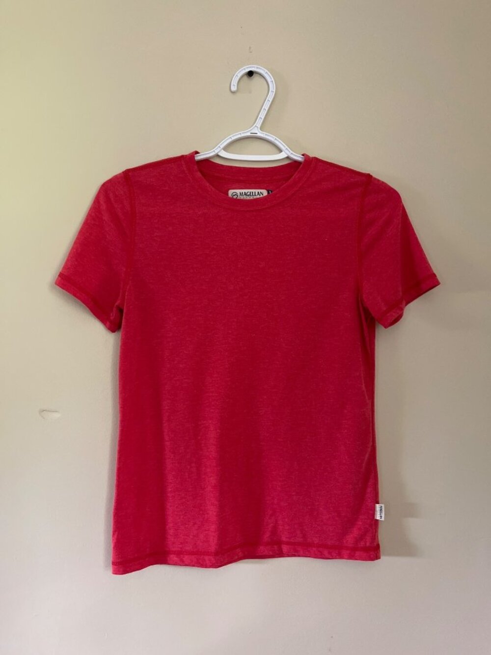 Magellan Outdoors Boys Medium Fish Gear Moisture-Wicking Red Short Sleeve Shirt
